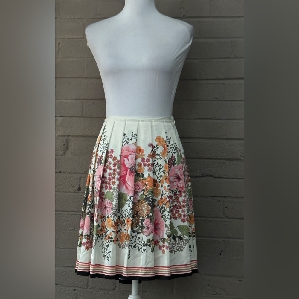 Old Navy NWOT pleated floral print skirt 14
